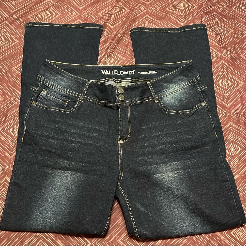 Women’s Bootcut Wallflower Jeans, NWOT, 17 Short